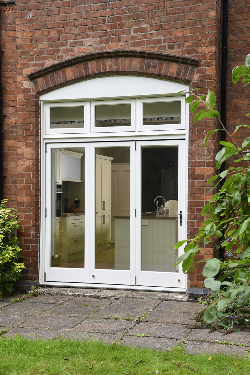Bi-fold doors in Off-White