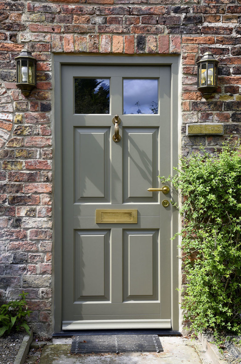 Chalfont door finished in Oxford Clay