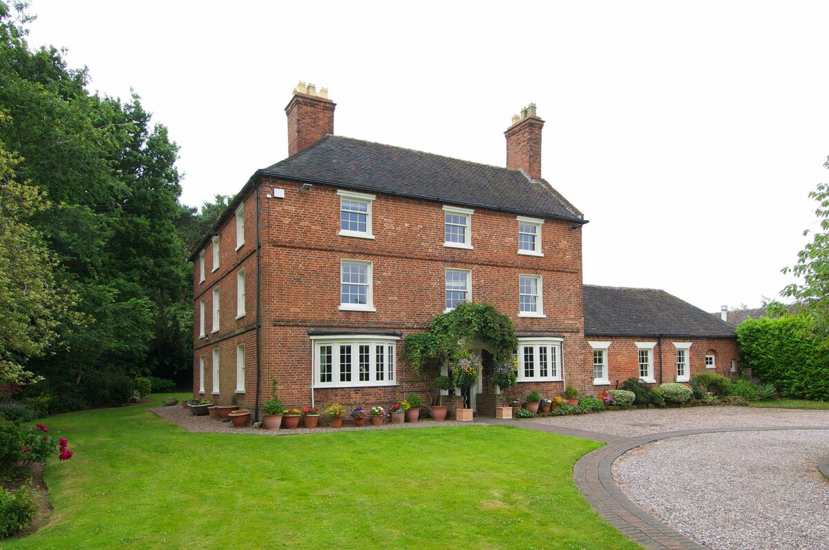 beautiful-home-renovated-with-new-timber-sash-windows