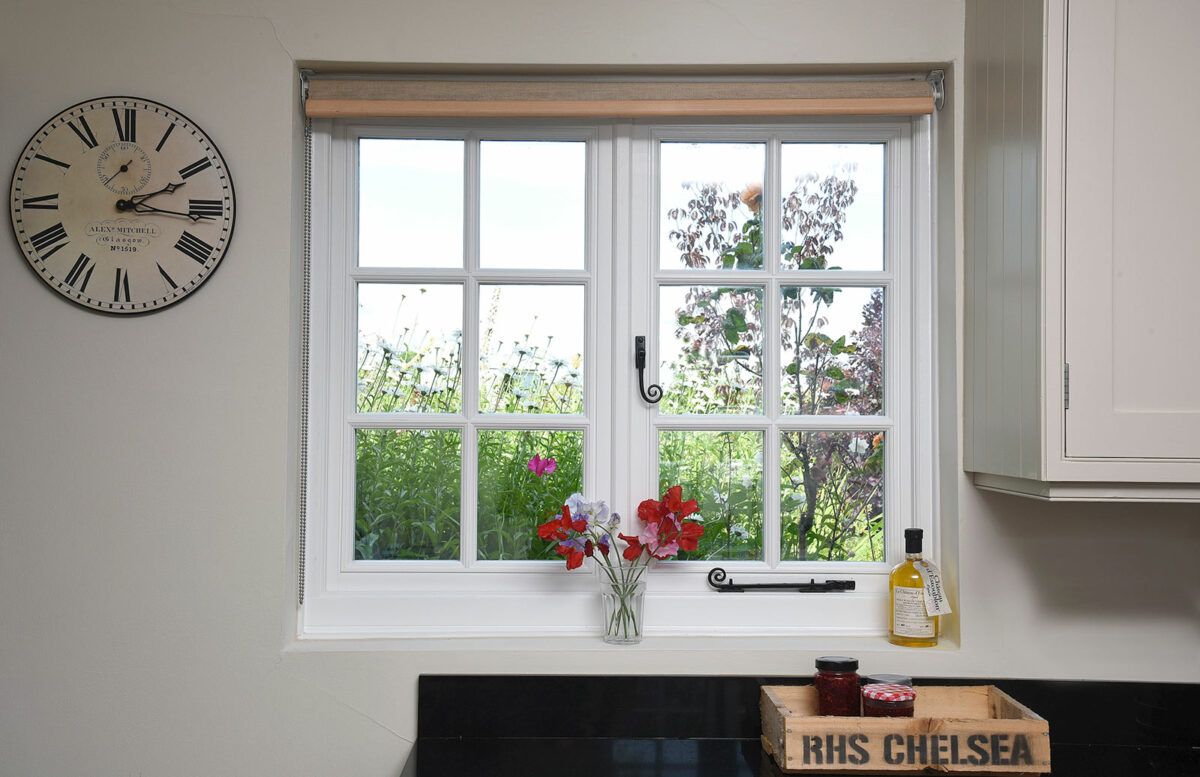 cottage-casement-windows-with-black-monkeytail-ironmongery