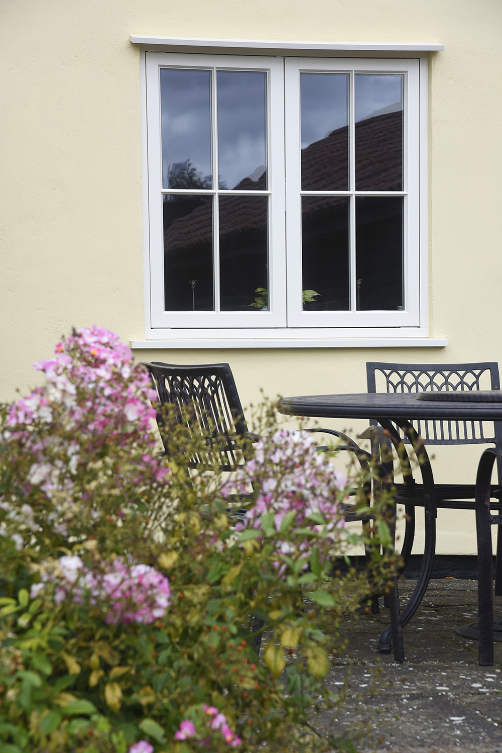 Cottage casement windows finished in ‘Cream’