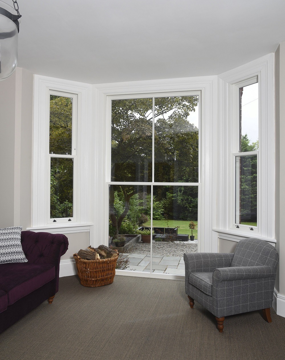 A bespoke floor level fixed sash window in ‘White’, with 18mm astragal glazing bars. Matching sash windows to either side with Polished Chrome ironmongery.