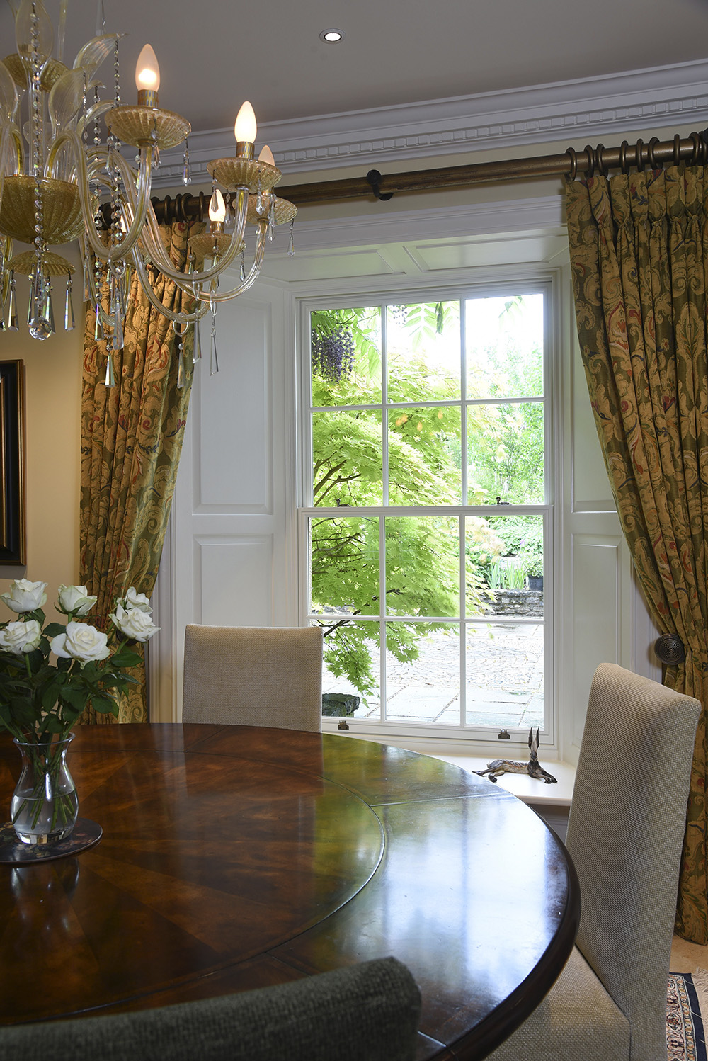 Somerset-Slim-Sash-Windows-White-Tie