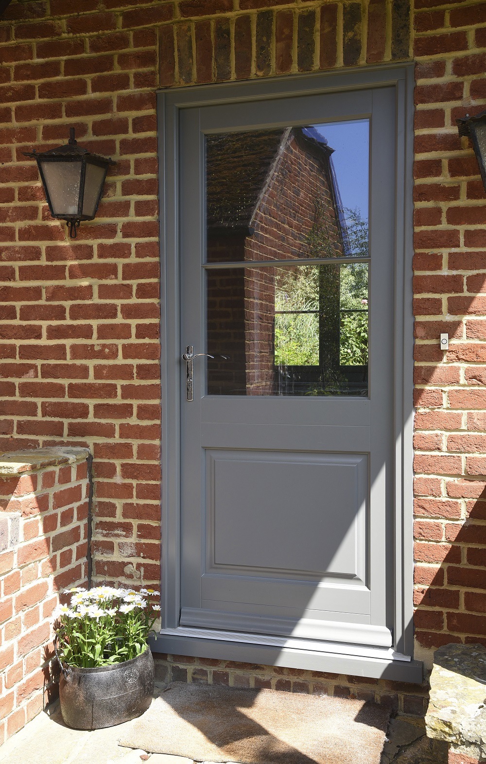 Bardwell-Entrance-Door-with-Chrome-Chatsworth-Handle