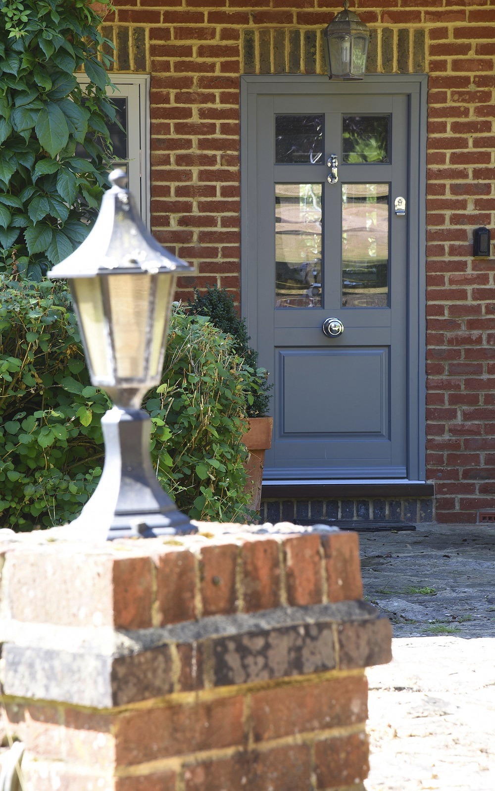 Kensington-Entrance-Door-with-Polished-Chrome-Ironmongery