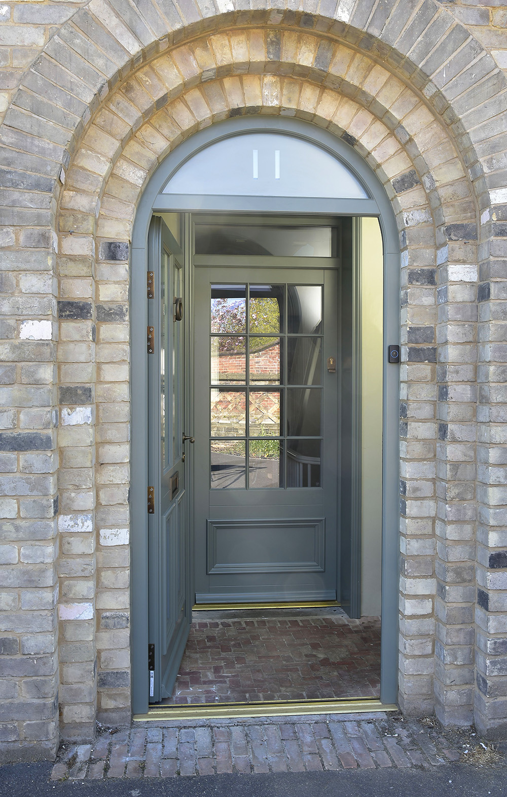 Internally, a Bardwell door has 18mm astragal glazing bars with clear glass.